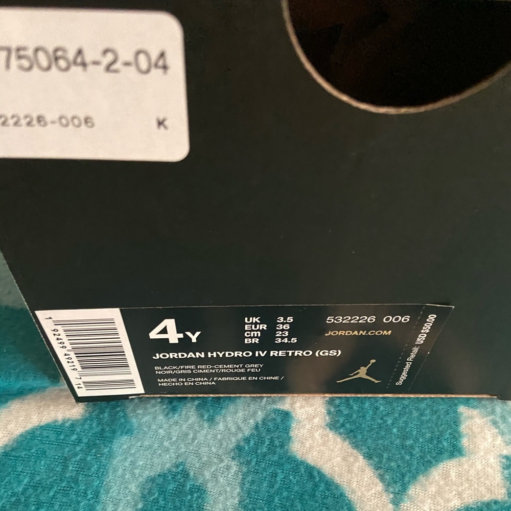 Retro Iv slides Jordan size 4y